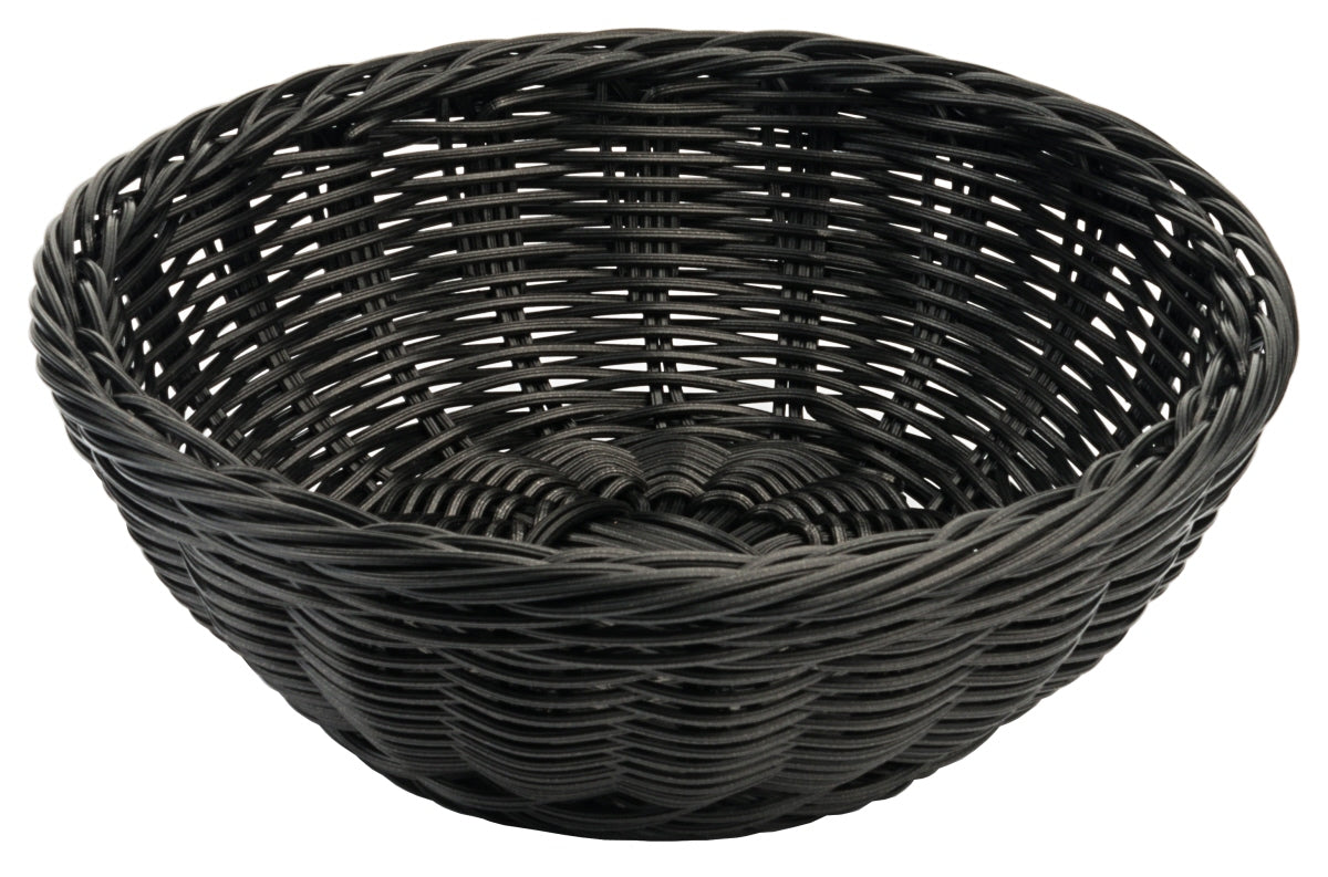 Schwarzer Korb aus geflochtenem Material.
