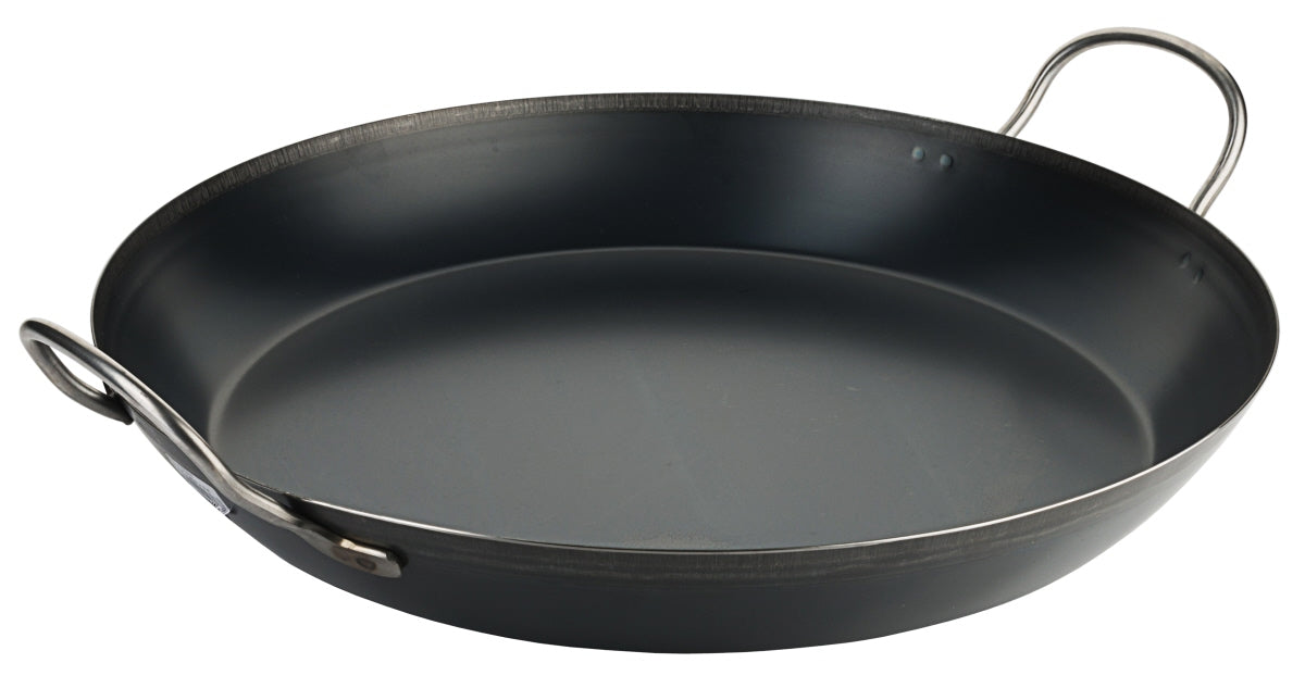 Große schwarze Pfanne mit Griffen.