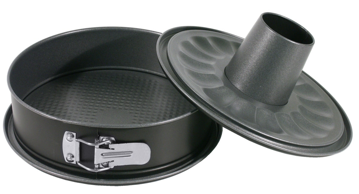 Springform mit Rohrboden geöffnet.