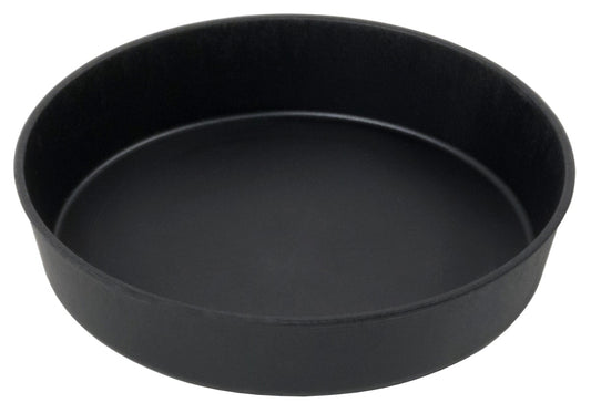 Schwarze runde Backform aus Metall.
