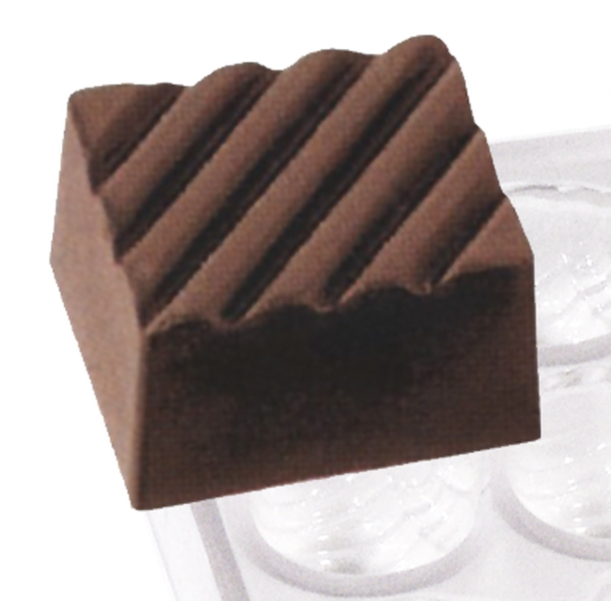 Schokoladenpraline mit geriffelter Oberfläche.