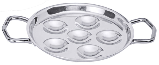 Metalltablett mit sechs Vertiefungen.