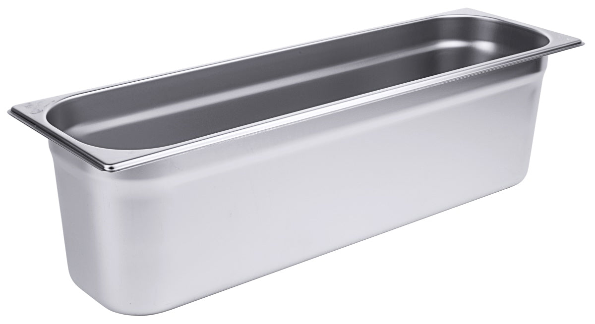 Edelstahl-Gastronormbehälter, rechteckig, silber.