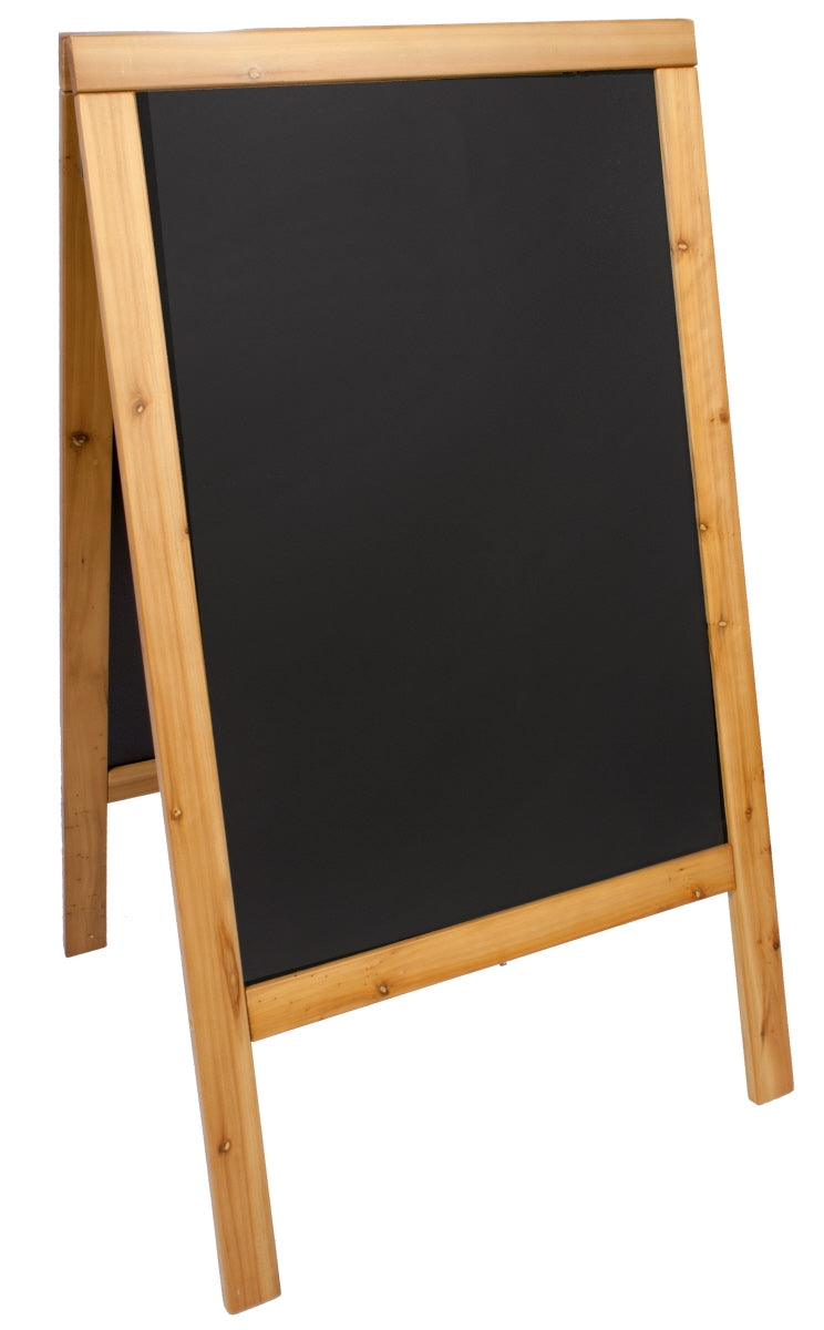 Leere Holztafel für Menüankündigungen.