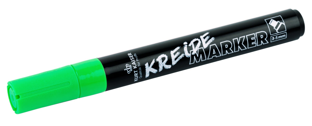 Grüner Kreidemarker auf weißem Hintergrund.