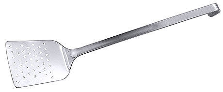 Metall-Spatel mit Löchern.