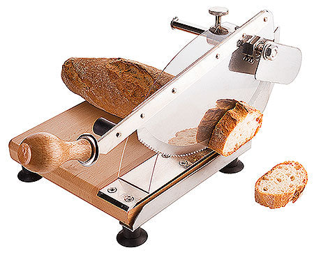 Brotschneidemaschine mit Brotlaib.