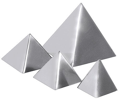 Vier Edelstahl-Pyramidenformen für Gastronomie.