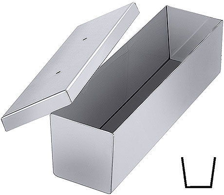 Edelstahl-Backform mit Deckel geöffnet.