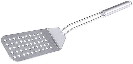 Metall-Pfannenwender mit Löchern.