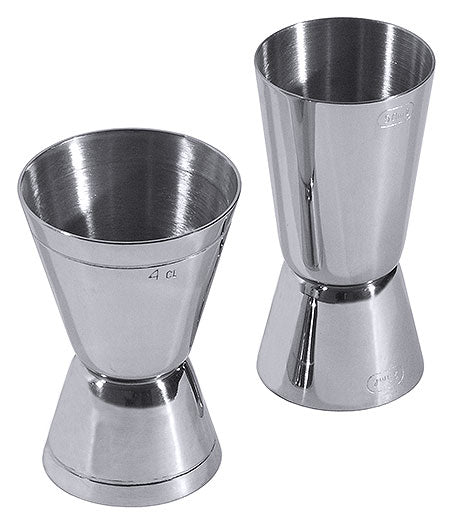 Zwei Edelstahl-Jigger für Cocktails.