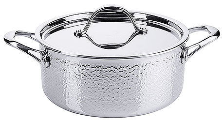 Silberner Kochtopf mit Deckel.