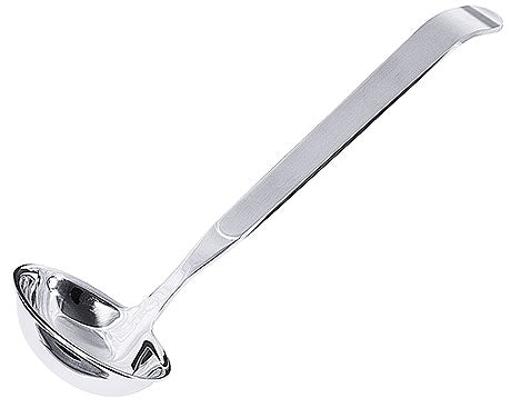 Silberne Suppenkelle aus Edelstahl.