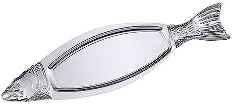 Fischförmige Servierplatte aus Metall.