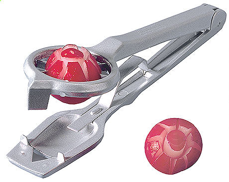 Tomatenschneider mit geschnittener Tomate.