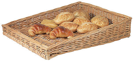 Korb mit Gebäck und Croissants.
