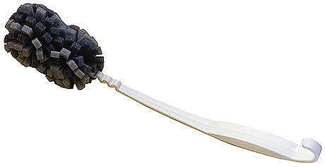 Schwarze Reinigungsbürste mit Griff.