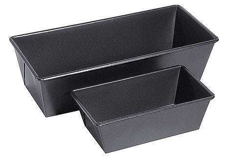 Zwei schwarze rechteckige Backformen.