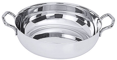 Silberne, runde Edelstahlpfanne mit Griffen.