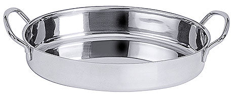 Silberne, runde Edelstahlpfanne mit Griffen.