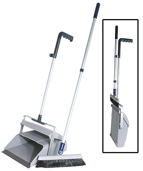 Besen und Kehrschaufel für Gastronomie.